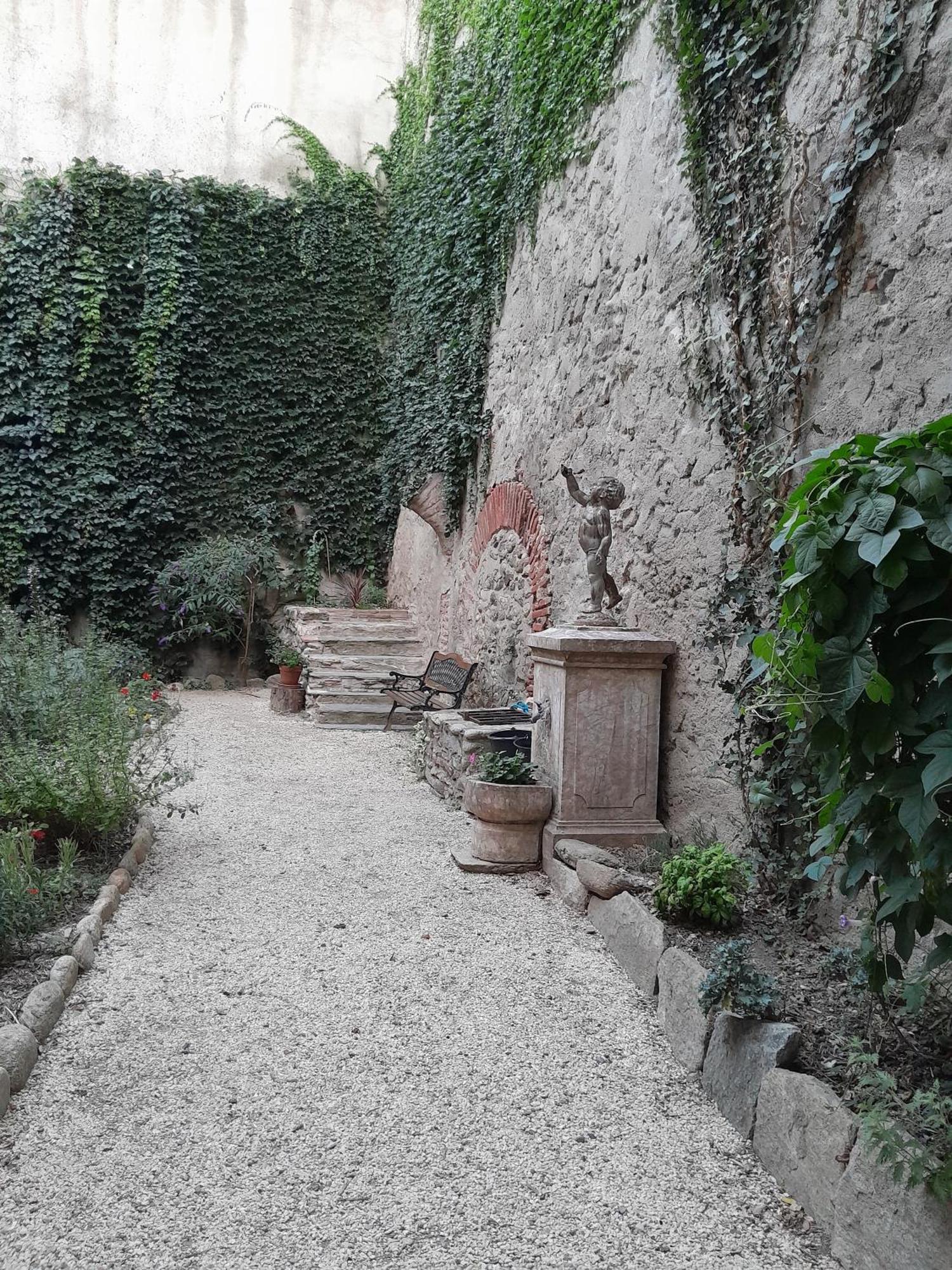 Appartement De Ville Medievale Vinca Exteriér fotografie